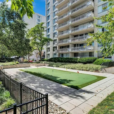 Modern Apartment At Crystal City Arlington Exterior foto