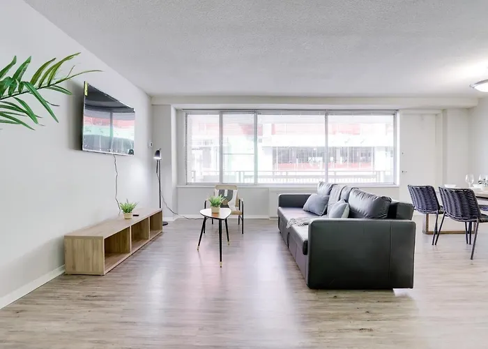 Modern Apartment At Crystal City